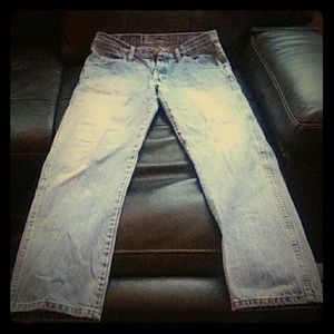 Classic regular fit Wrangler jeans.